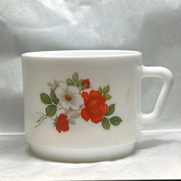 Cute Set of 4 vintage 1970's Arcopal France White Milk glasses Coffee Cup - Picture 1 of 5